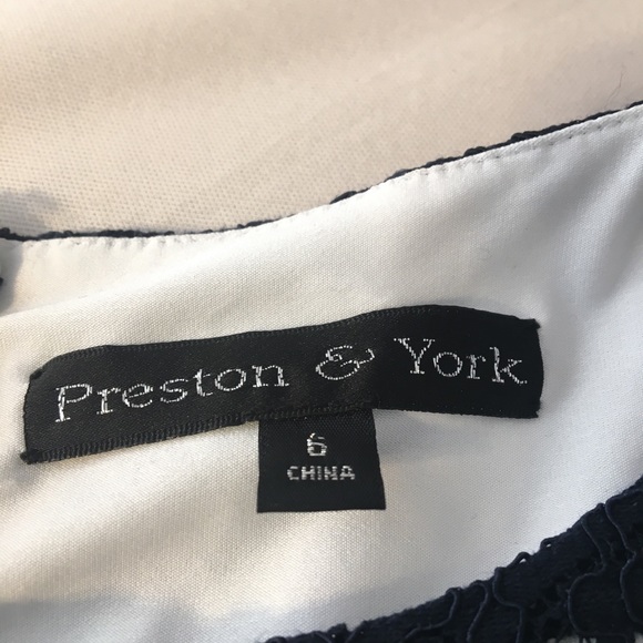 A comfy lace dress - Picture 3 of 3